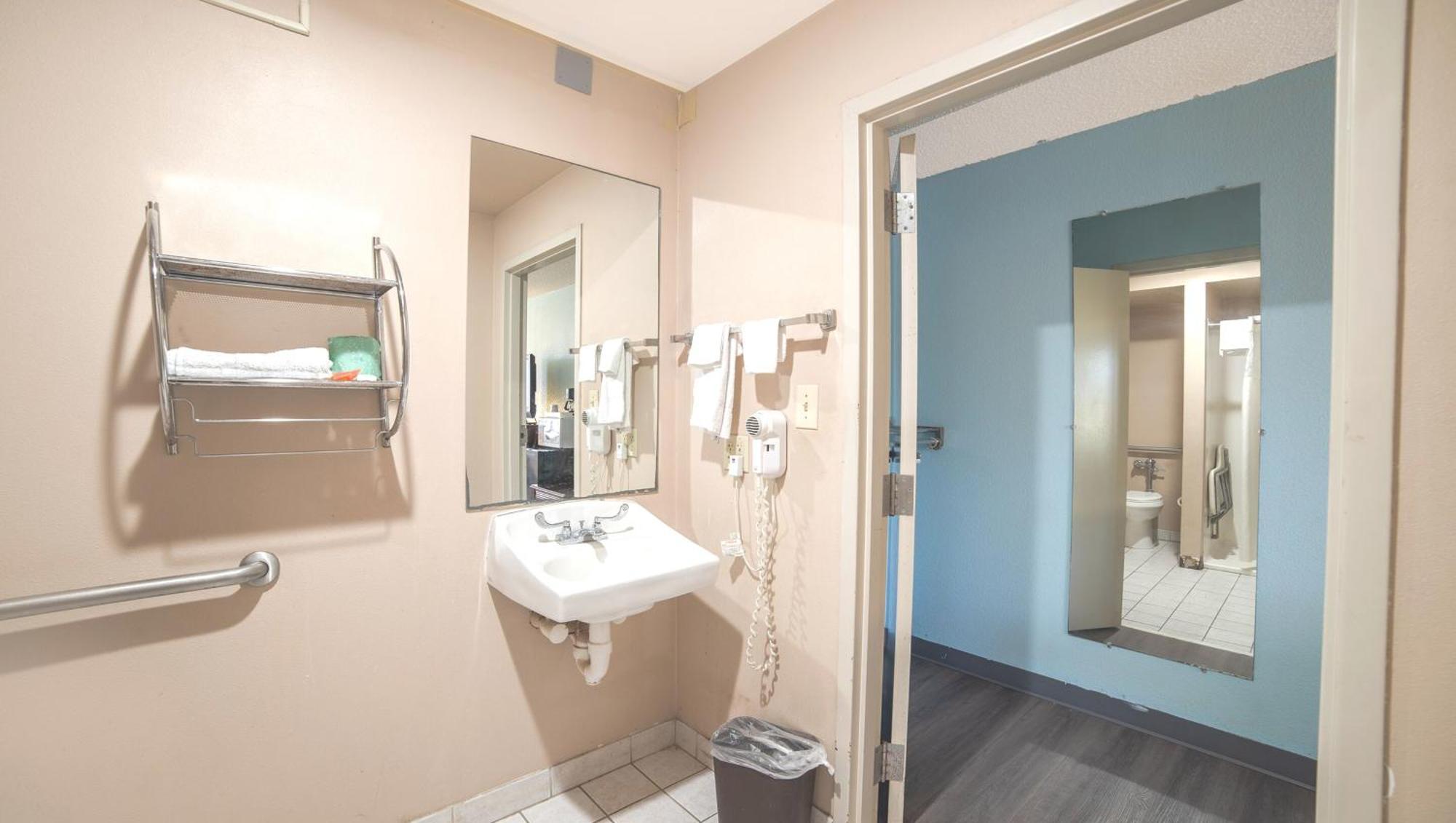Mayfair Inn ウィリアムストン エクステリア 写真