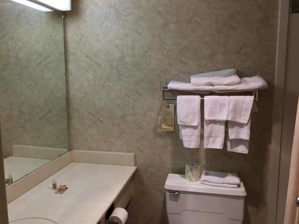 Mayfair Inn ウィリアムストン エクステリア 写真